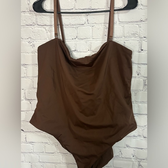 NWT SKIMS Sculpting Swim Strapless One Piece Cocoa Size 4X - Picture 4 of 7